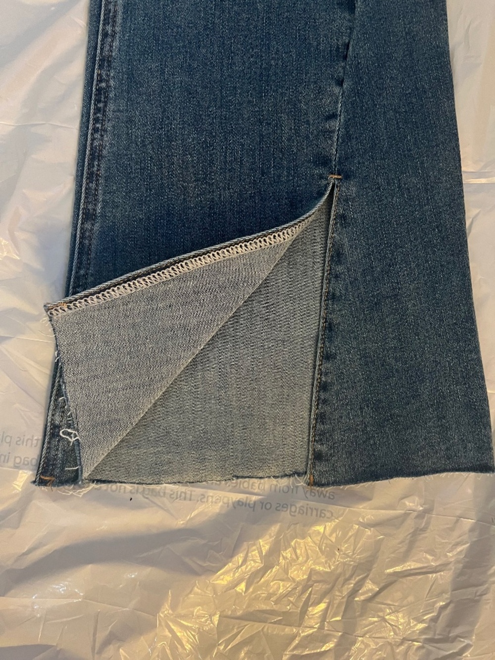 Urban Revivo Flared Slit Hem Jeans in Blue Size12 Like New (Worn Just Once) - Picture 10 of 16